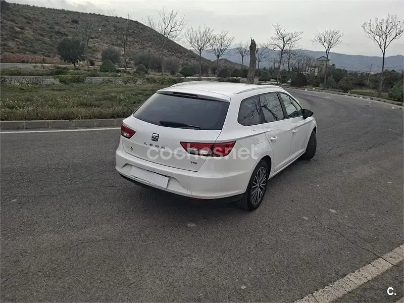 Usado Seat Leon ST CONNECT 110 CV (80 kW) 2016 Blanco Familiar