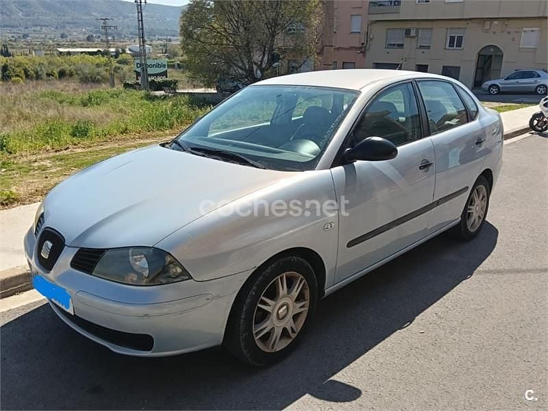 Usado Seat Cordoba Stella 100 CV (73 kW) 2004 Gris / plata Berlina