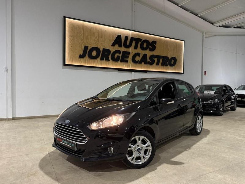 Usado Ford Fiesta Titanium 75 CV (55 kW) 2014 Negro Utilitario