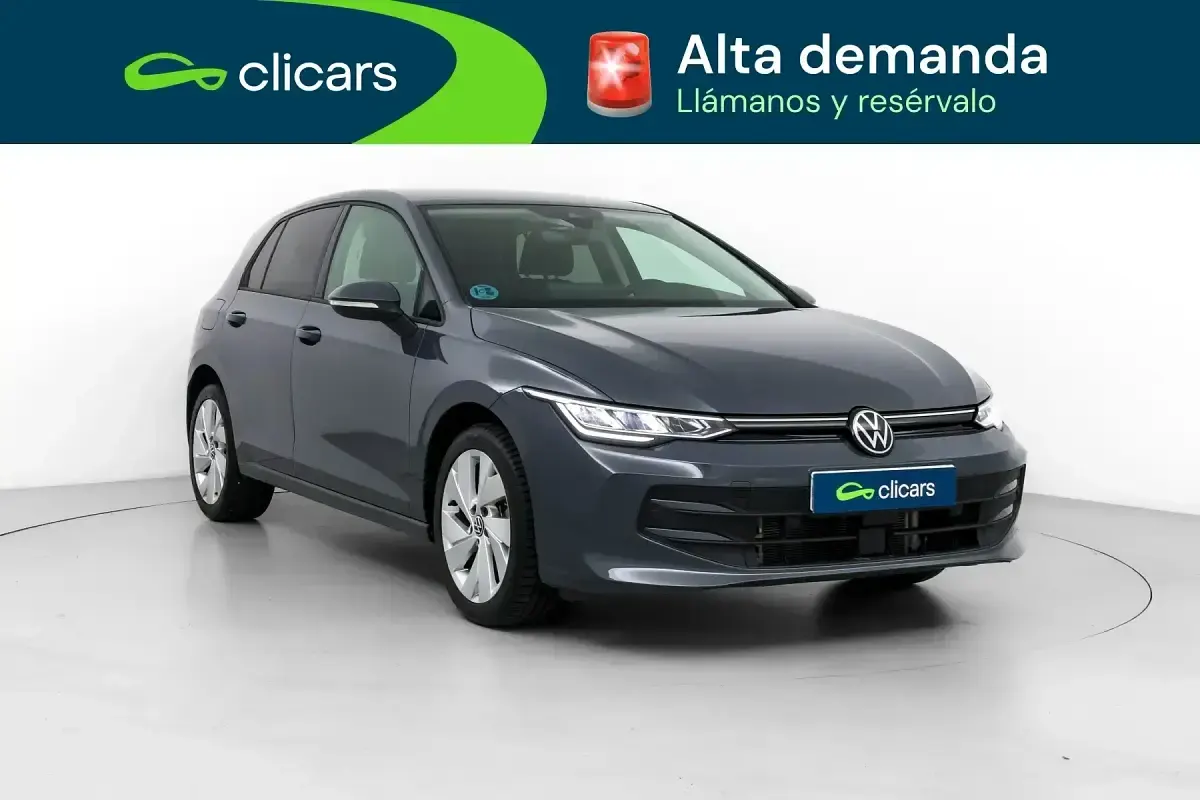 Usado VW Golf VIII 116 CV (85 kW) 2025 Gris / plata Berlina