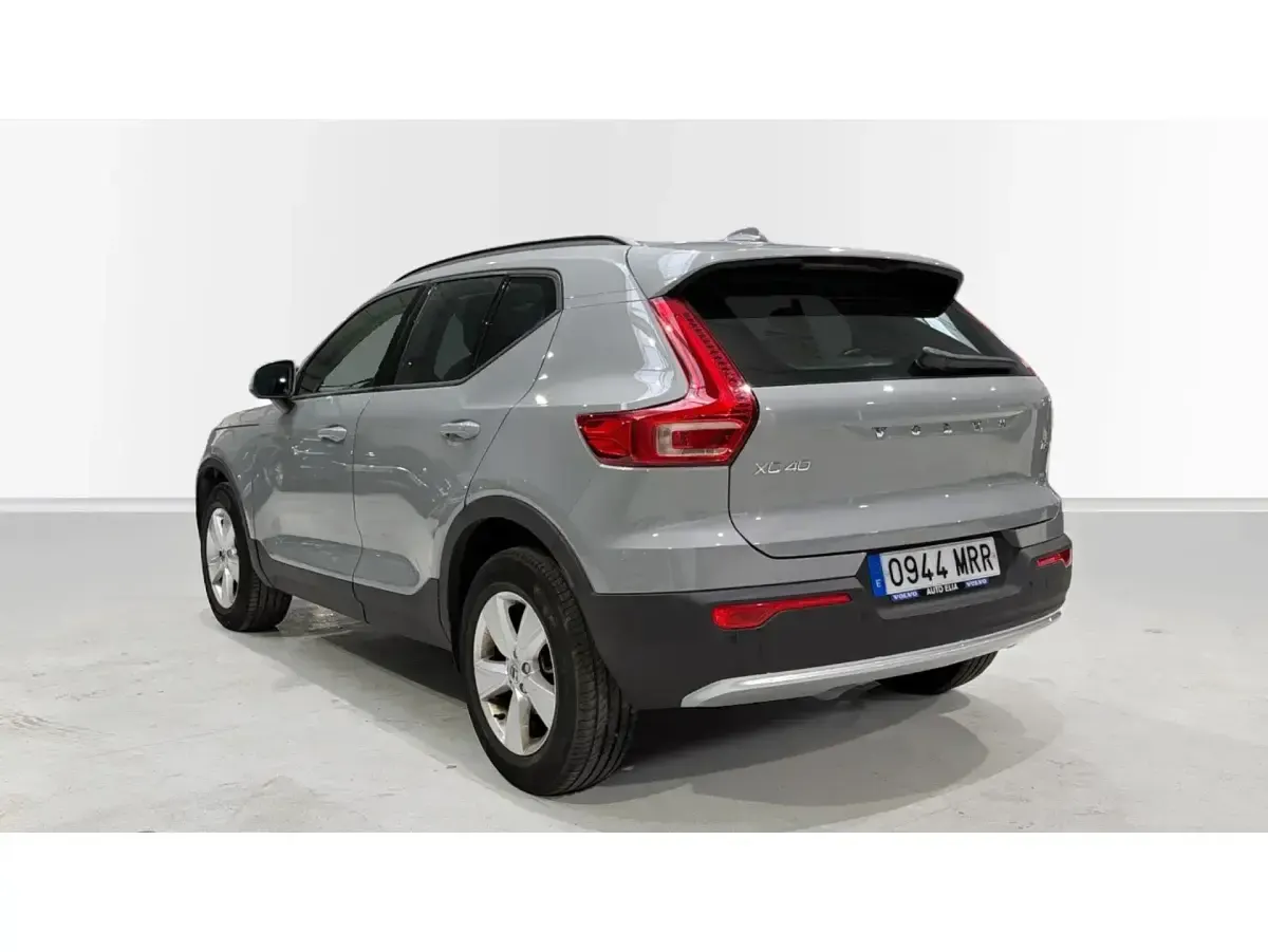 Begagnad Volvo XC40 129 HK (94 kW) 2024 Grå SUV