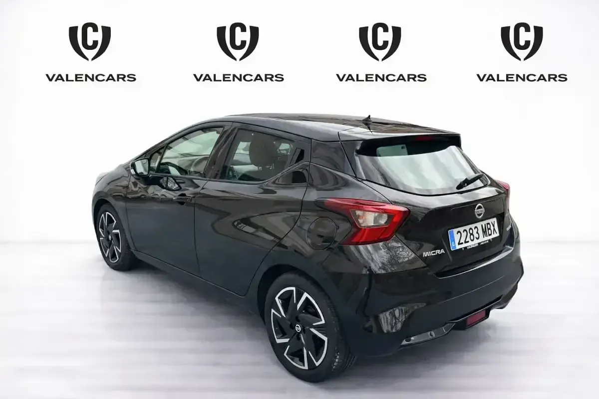 Używany Nissan Micra 92 KM (67 kW) 2022 Czarny Sedan/Limuzyna