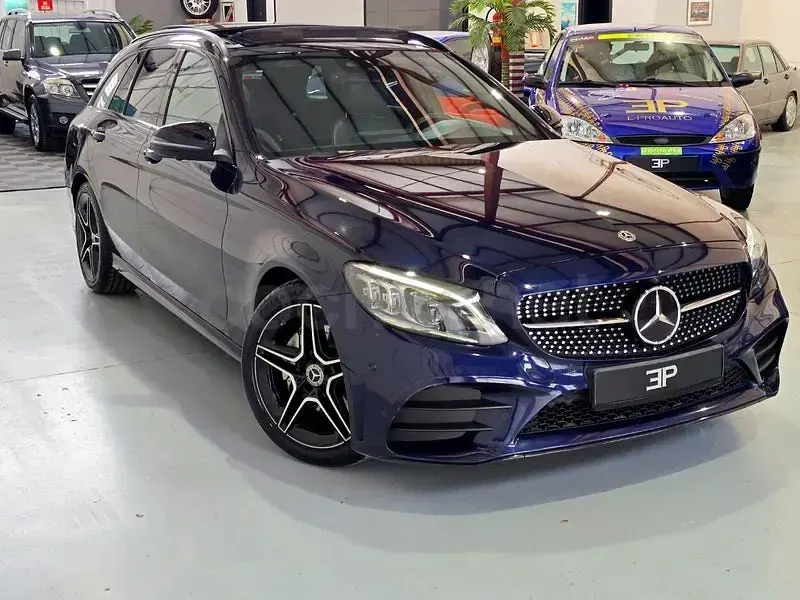 Usado Mercedes C200 160 CV (117 kW) 2019 Azul Familiar