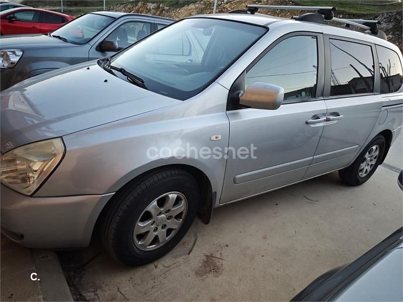 Usado Kia Carnival 185 CV (136 kW) 2010 Gris / plata Monovolumen