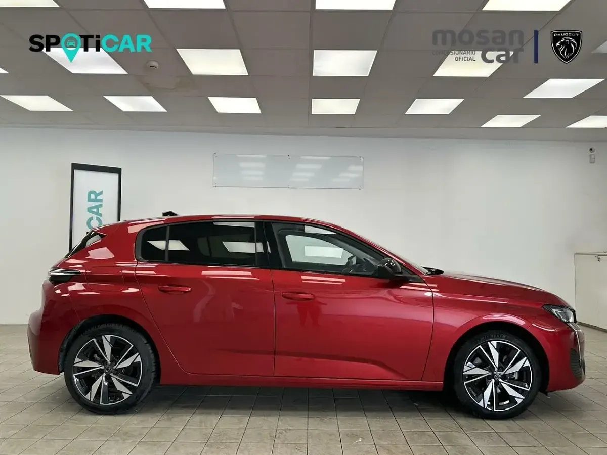 Usado Peugeot 308 Style 131 CV (96 kW) 2023 Rojo Utilitario