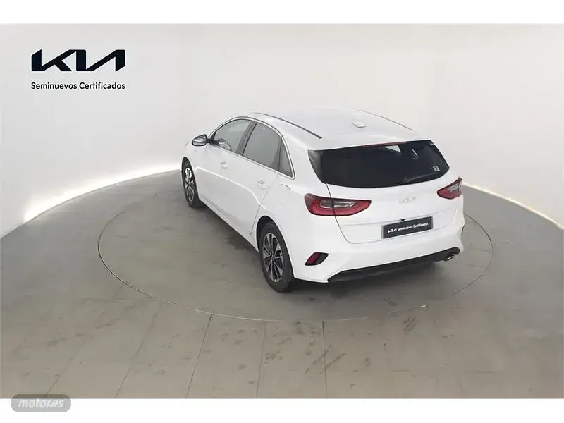 Usado Kia Ceed 100 CV (73 kW) 2025 Blanco Utilitario
