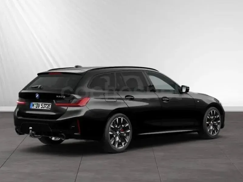 Usado BMW 330e M Performance 292 CV (214 kW) 2024 Negro Familiar
