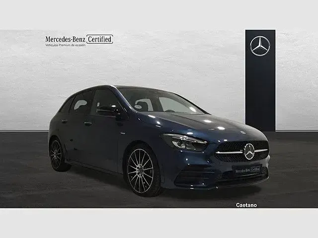 Usado Mercedes B180 116 CV (85 kW) 2021 Azul denim Utilitario