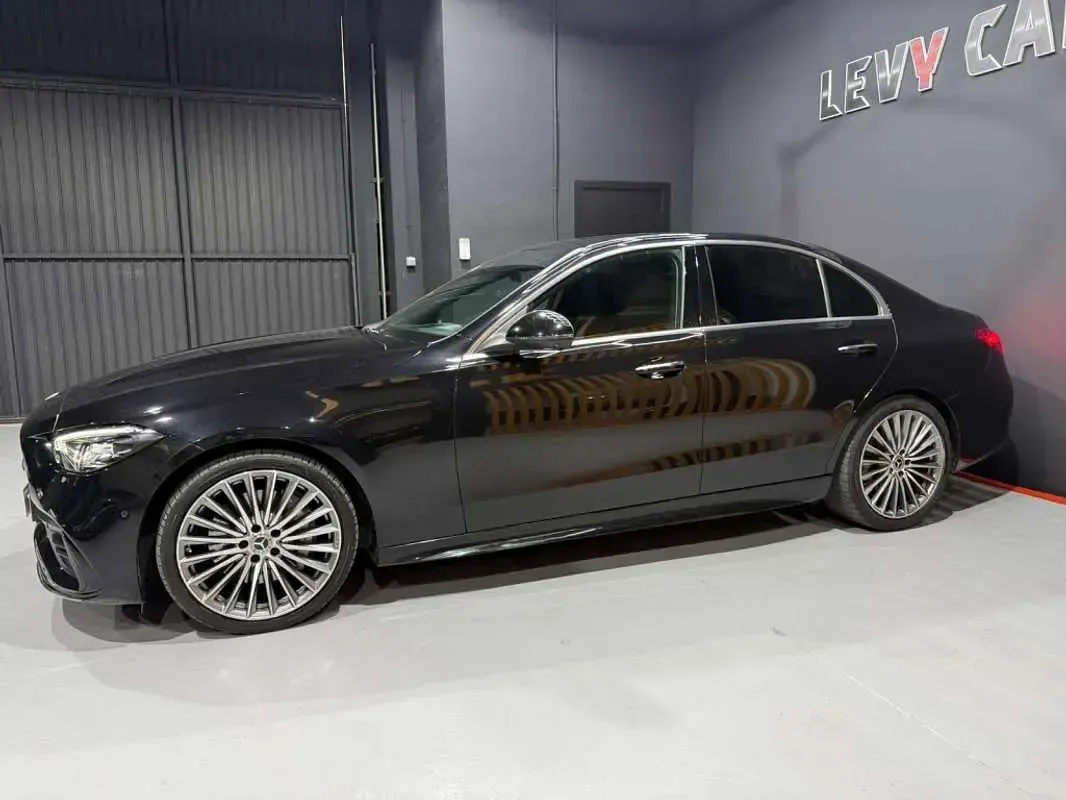Usado Mercedes C220 200 CV (147 kW) 2023 Negro Berlina