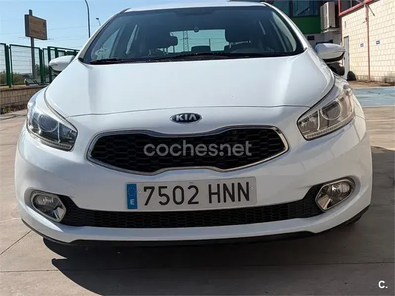 Usado Kia Ceed GT 90 CV (66 kW) 2013 Blanco Berlina