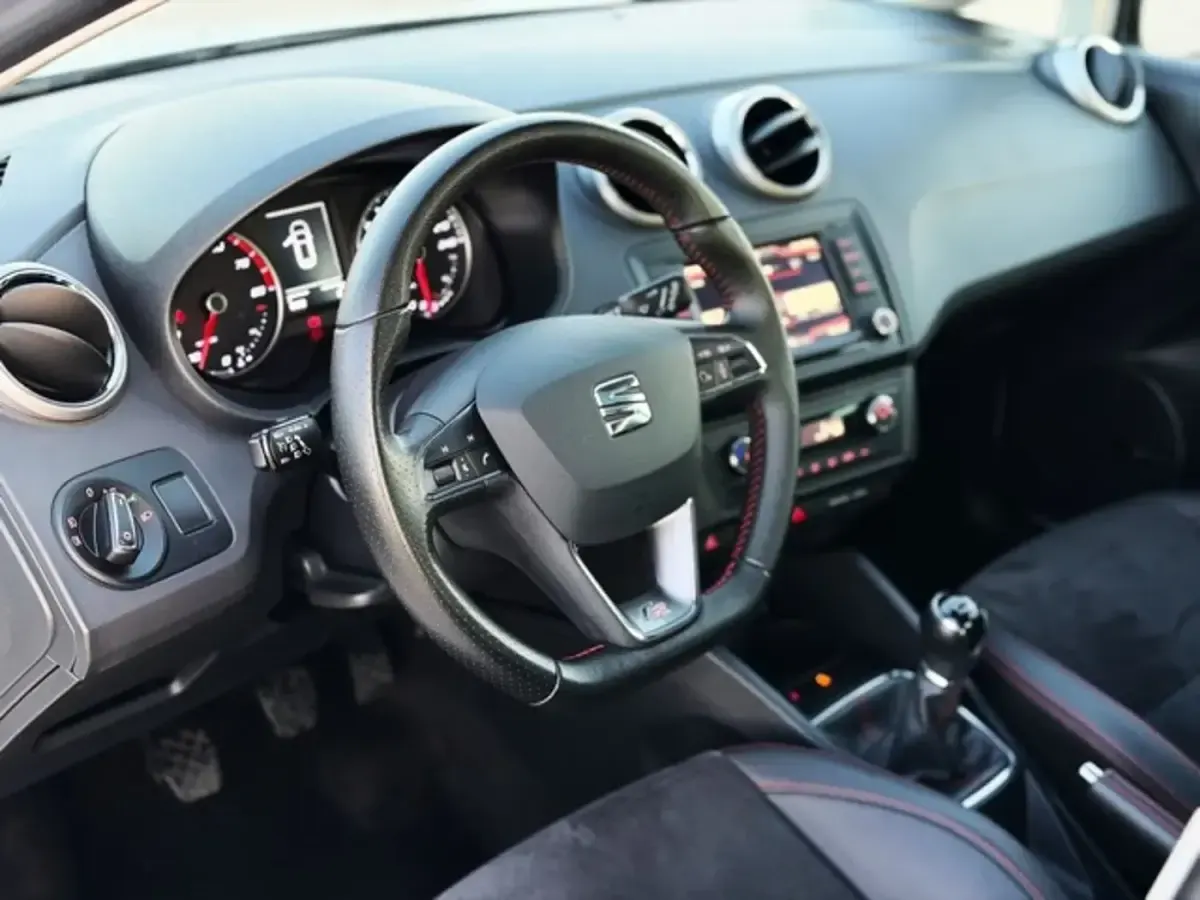 Käytetty Seat Ibiza FR 110 HP (80 kW) 2017 Valkoinen Sedan