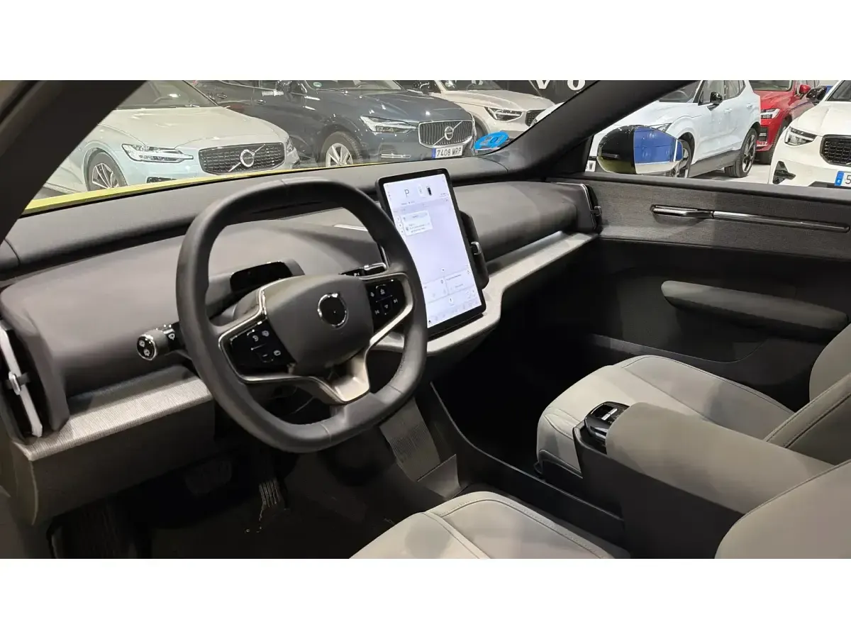 Usado Volvo EX30 Plus 200 kW (272 CV) 2024 Amarillo SUV