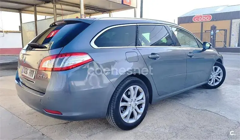 Usado Peugeot 508 SW Allure 140 CV (102 kW) 2014 Gris / plata Familiar