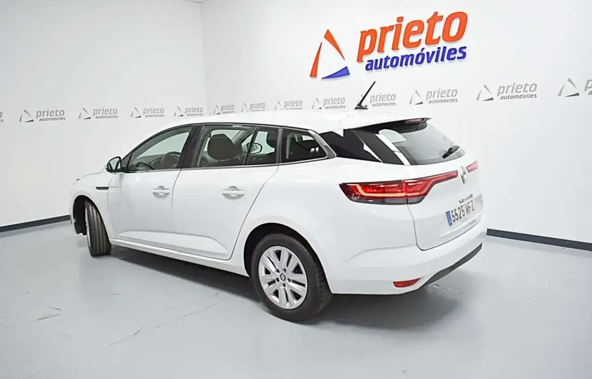 Usado Renault Mégane GrandTour Business 116 CV (85 kW) 2023 Blanco Familiar