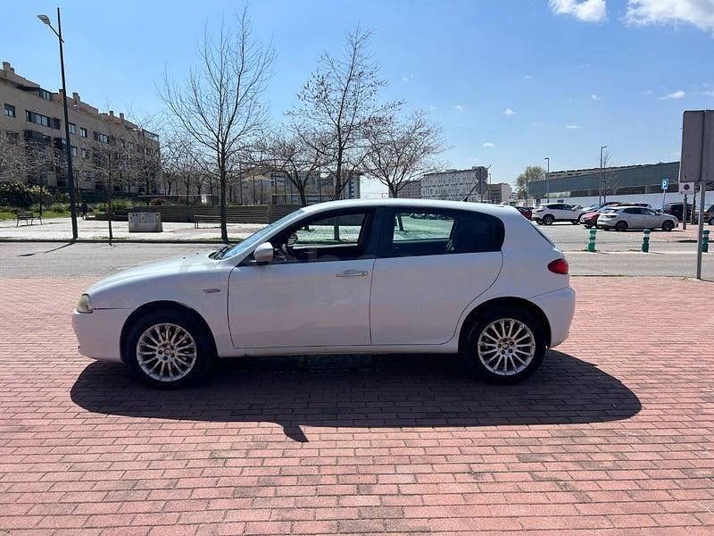 Usado Alfa Romeo 147 Distinctive 120 CV (88 kW) 2010 Blanco Utilitario