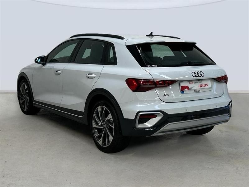 Usado Audi A3 Ambiente 150 CV (110 kW) 2025 Blanco glaciar Berlina