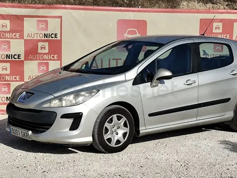 Usado Peugeot 308 90 CV (66 kW) 2008 Gris / plata Berlina