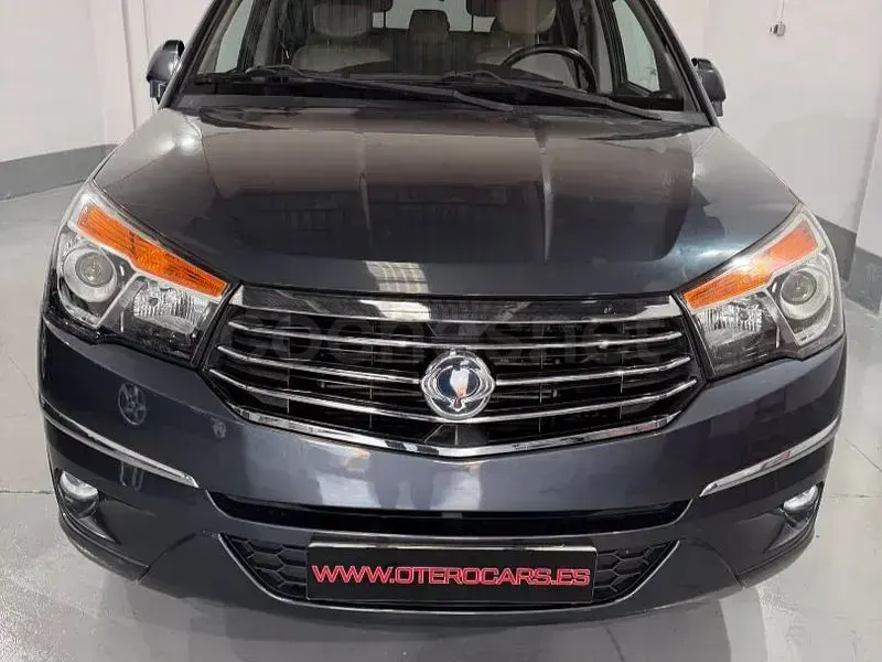 Usado SsangYong Rodius Limited 178 CV (130 kW) 2018 Azul Monovolumen