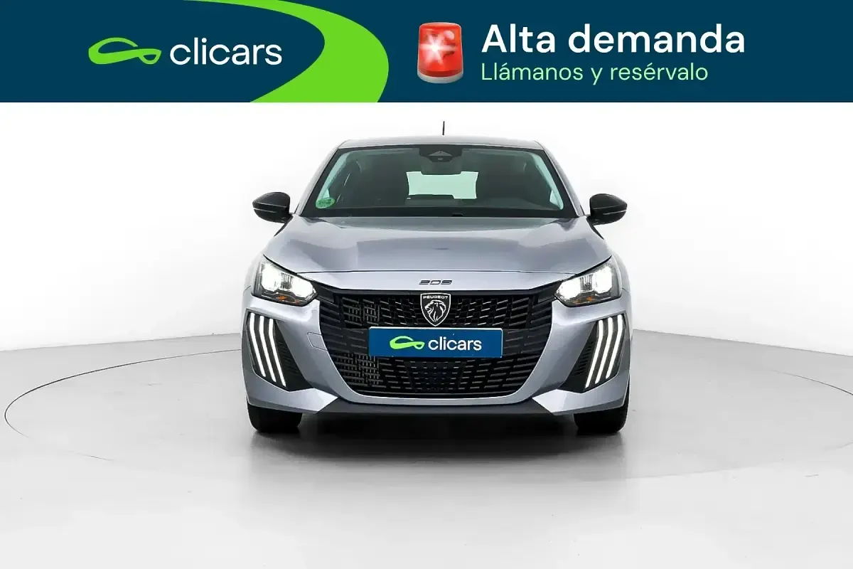 Usado Peugeot 208 Style 100 CV (73 kW) 2025 Gris / plata Utilitario