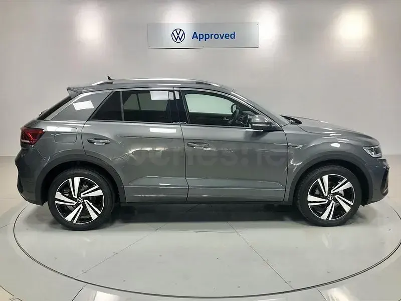 Usado VW T-Roc R-line 115 CV (84 kW) 2025 Gris / plata SUV