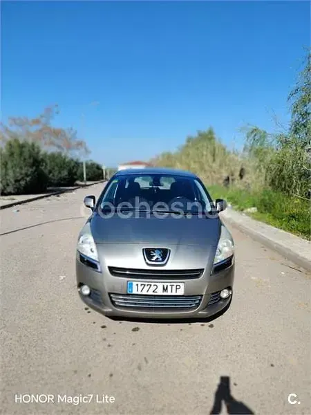 Usado Peugeot 5008 112 CV (82 kW) 2012 Beige Monovolumen