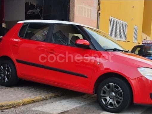 Usado Skoda Fabia 60 CV (44 kW) 2010 Rojo Berlina