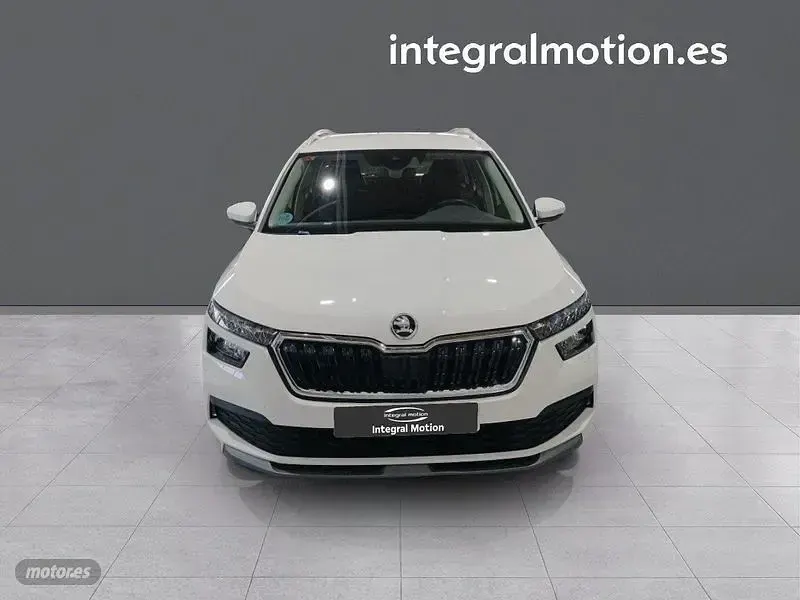 Usado Skoda Kamiq Ambition 110 CV (80 kW) 2021 Blanco SUV