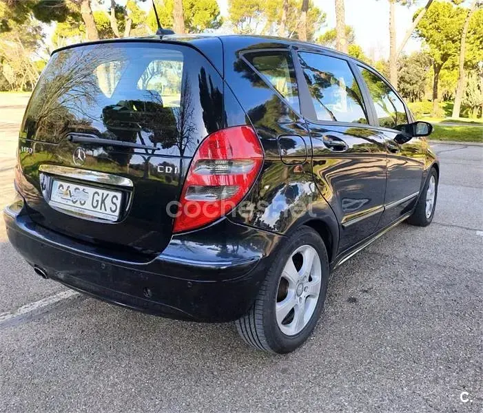 Usado Mercedes A180 Avantgarde 109 CV (80 kW) 2009 Negro Monovolumen