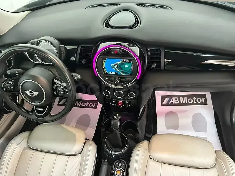 Usado Mini Cooper D 116 CV (85 kW) 2017 Negro Utilitario