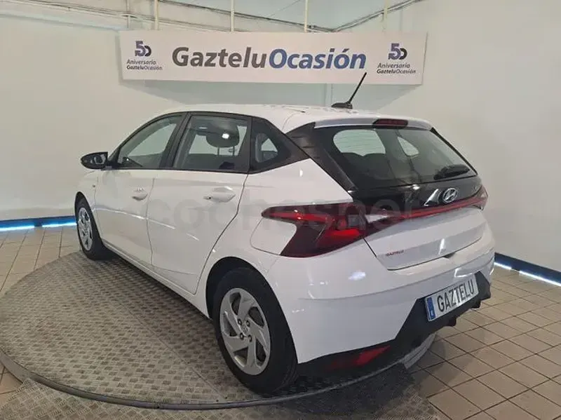 Usado Hyundai i20 100 CV (73 kW) 2021 Blanco Utilitario