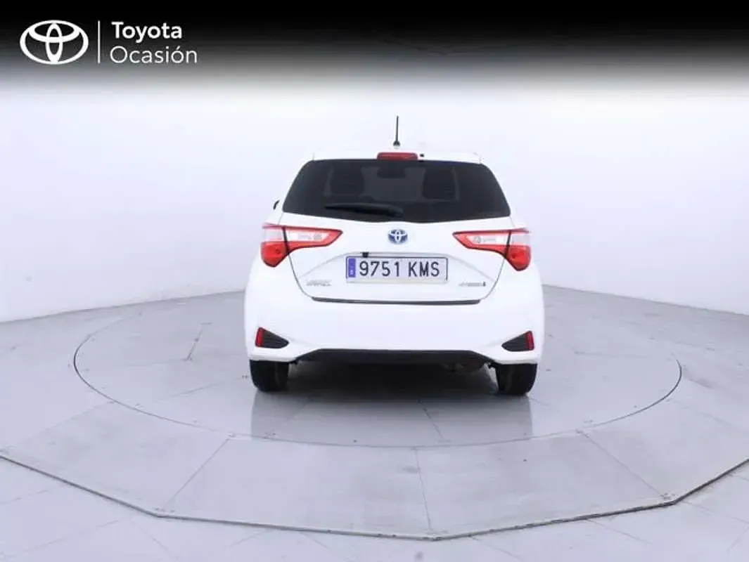 Usado Toyota Yaris Active 99 CV (72 kW) 2018 Blanco Utilitario