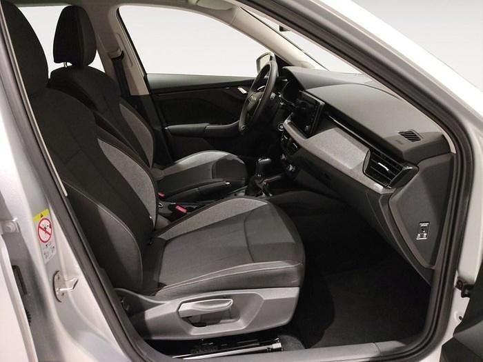 Usado Skoda Kamiq Selection 115 CV (84 kW) 2025 Gris plata SUV