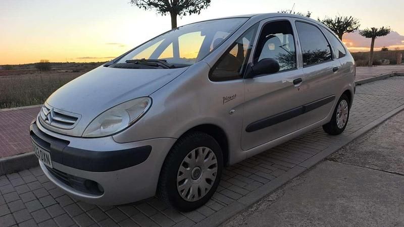Plateado Usado 2006 Citroën Xsara Picasso Exclusive Monovolumen | 2500 € (Precio justo) - Imagen 1/4