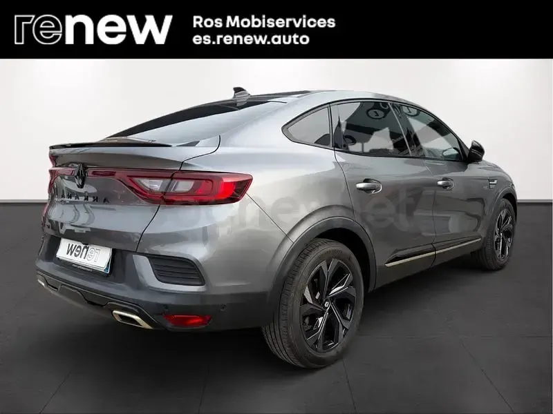 Usado Renault Arkana Engineered 145 CV (106 kW) 2022 Gris / plata SUV