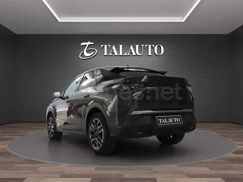 Usado Peugeot 3008 Allure 136 CV (100 kW) 2024 Gris / plata SUV