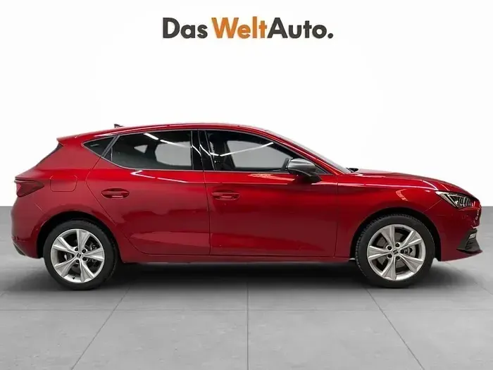 Usado Seat Leon FR 204 CV (150 kW) 2026 Rojo Berlina