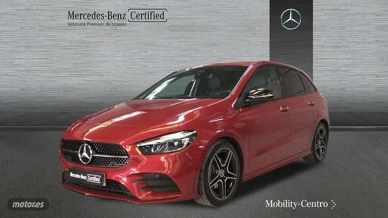 Patagonia red metallic paint Usado 2023 Mercedes B200 AMG line Monovolumen | 30.900 € (Precio justo) - Imagen 1/4