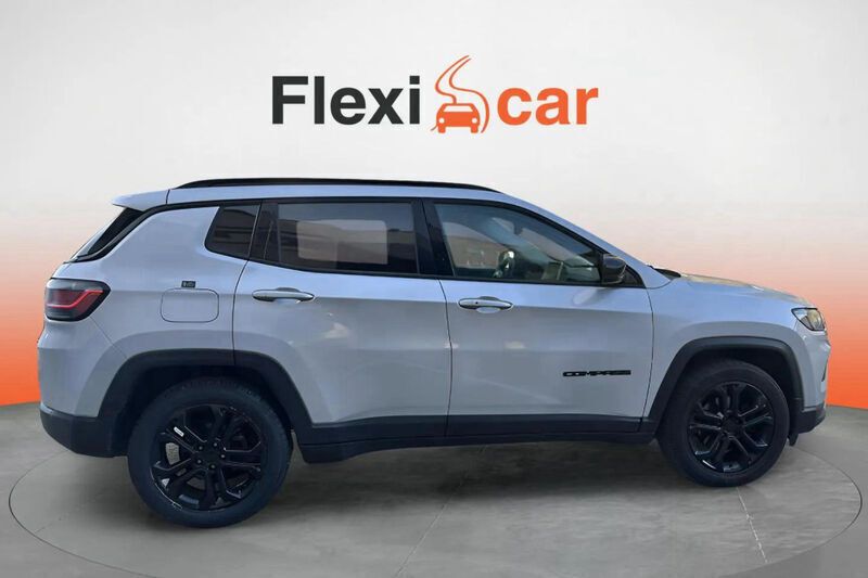 Usado Jeep Compass Night Eagle 131 CV (96 kW) 2022 Gris SUV