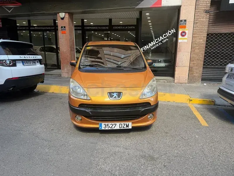 Usado Peugeot 1007 75 CV (55 kW) 2006 Marrón Monovolumen