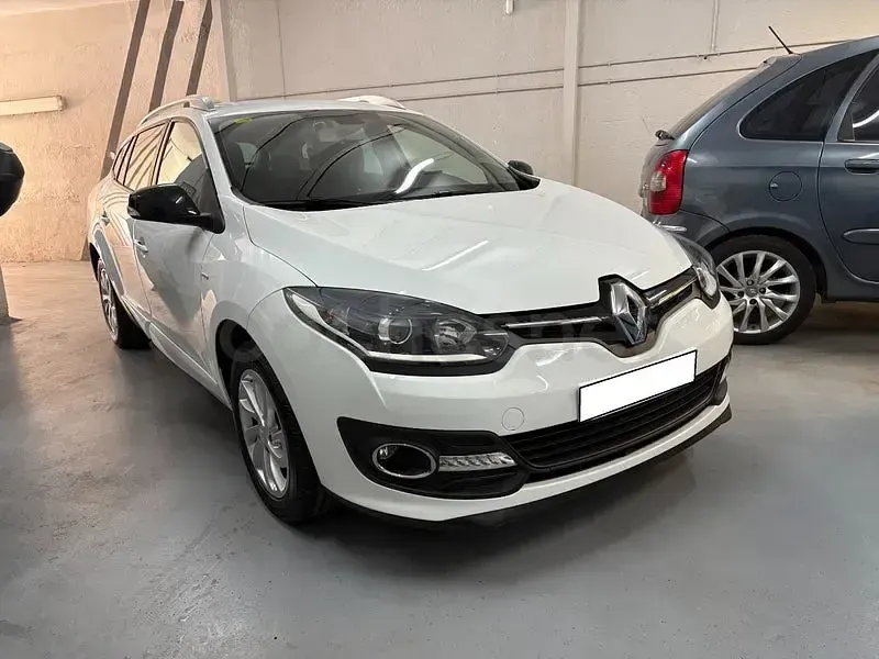 Usado Renault Mégane GrandTour LIMITED 95 CV (69 kW) 2014 Blanco Familiar