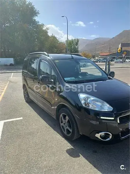 Usado Peugeot Partner Tepee Active 115 CV (84 kW) 2013 Negro Monovolumen