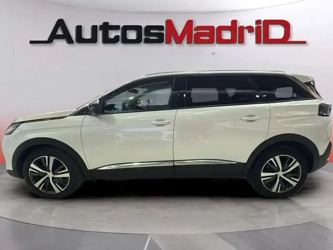 Usado Peugeot 5008 Allure 131 CV (96 kW) 2022 Blanco SUV