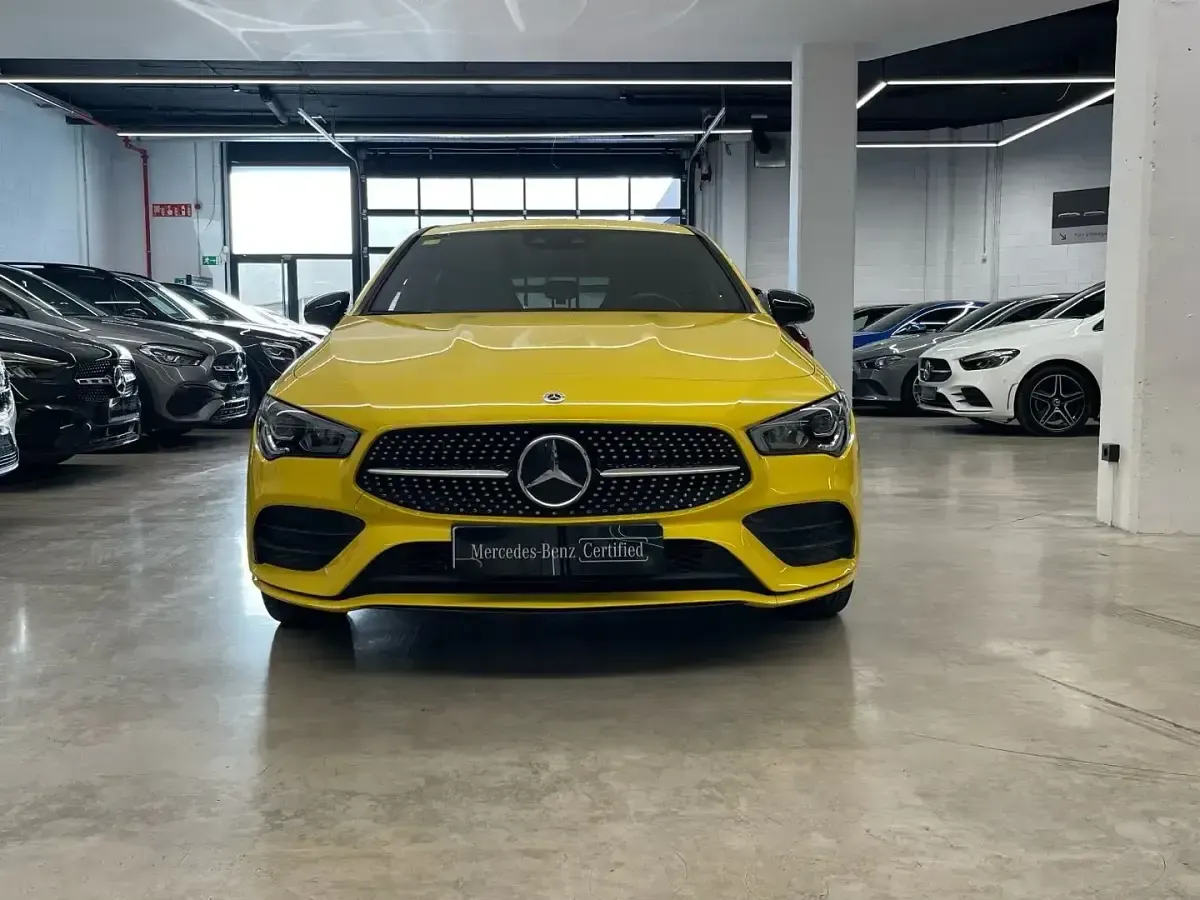 Usado Mercedes CLA250e 218 CV (160 kW) 2021 Amarillo Berlina
