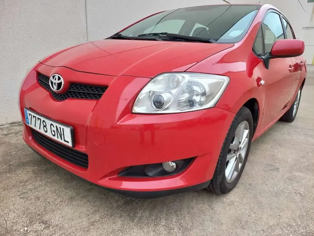 Usado Toyota Auris 101 CV (74 kW) 2009 Rojo Utilitario