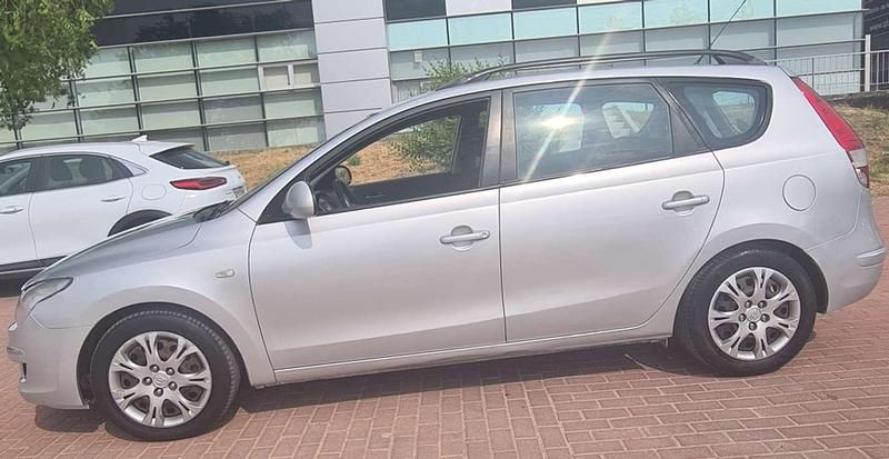 Usado Hyundai i30 Comfort 115 CV (84 kW) 2009 Gris Familiar