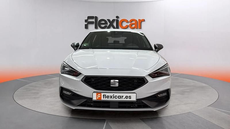 Usado Seat Leon FR 110 CV (80 kW) 2024 Blanco Familiar