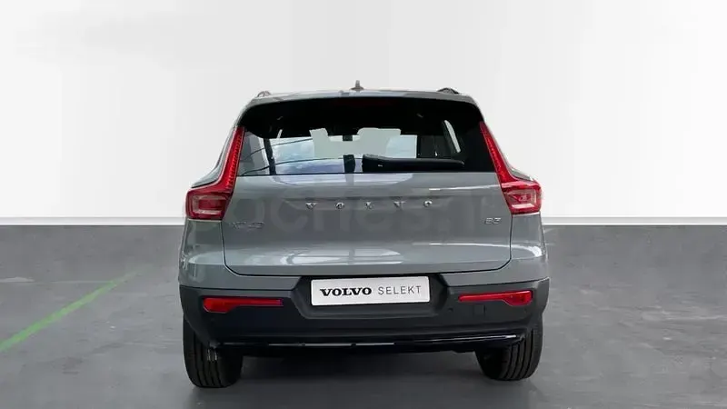 Usado Volvo XC40 Plus 163 CV (119 kW) 2025 Gris / plata SUV