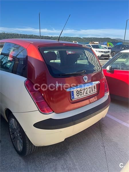 Usado Lancia Ypsilon 80 CV (58 kW) 2003 Blanco Utilitario
