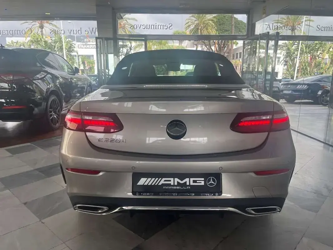 Usado Mercedes E220 194 CV (142 kW) 2021 Gris Descapotable