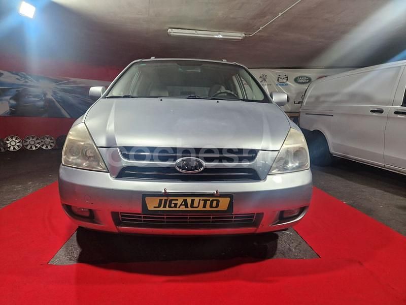 Usado Kia Carnival 185 CV (136 kW) 2007 Gris / plata Monovolumen
